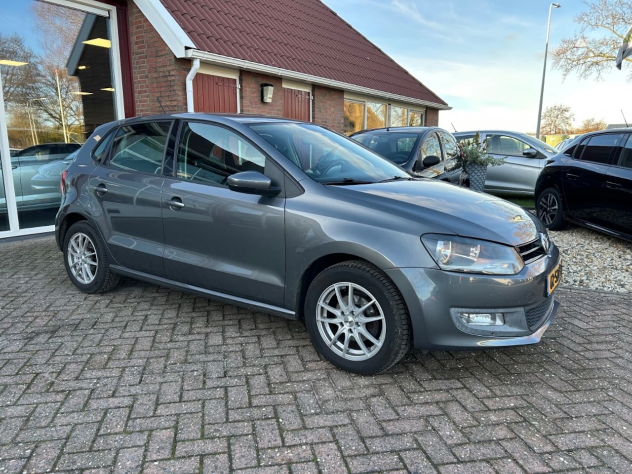 Volkswagen Polo - 1.2 TSI COMFORTLINE 5-DRS AIRCO/CRUISE/VELGEN/TREKHAAK/ENZ. - AutoWereld.nl