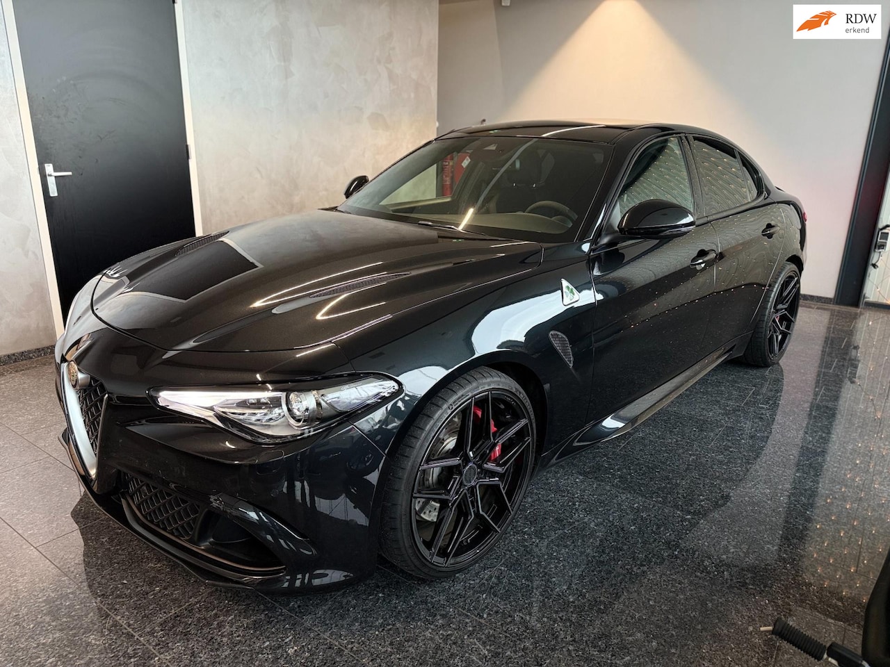 Alfa Romeo Giulia - 2.9 V6 Quadrifoglio Akrapovic 2017 510PK Carbon - AutoWereld.nl