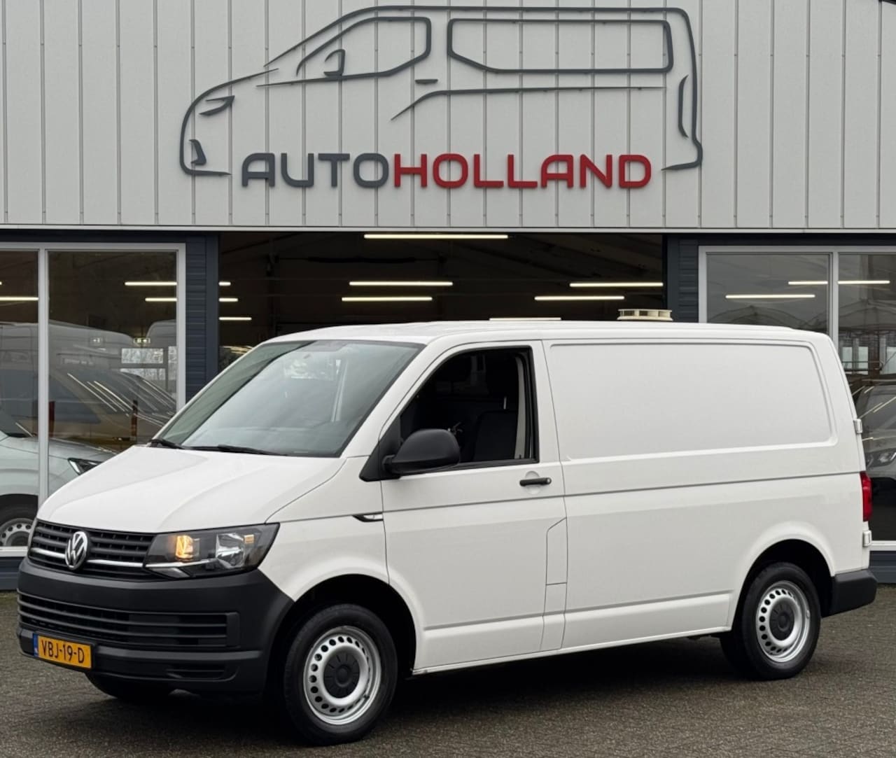 Volkswagen Transporter - 2.0 TDI 62KW 84PK EURO 6 AIRCO/ PARKEERSENSOREN/ 100% DEALERONDE - AutoWereld.nl