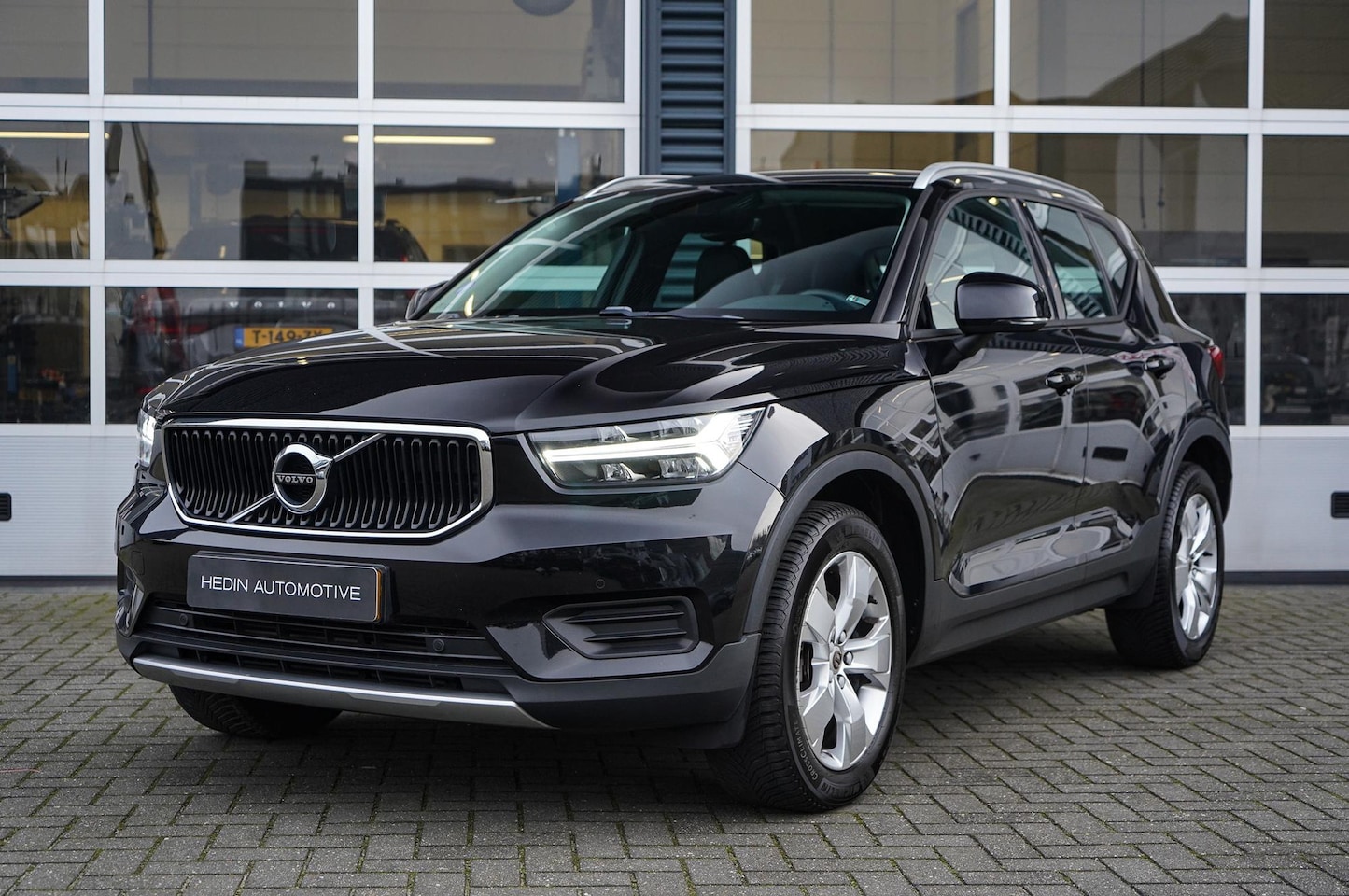 Volvo XC40 - 2.0 T4 Momentum Trekhaak | Achteruitrijcamera | Navigatiesysteem full map |  Automatisch d - AutoWereld.nl