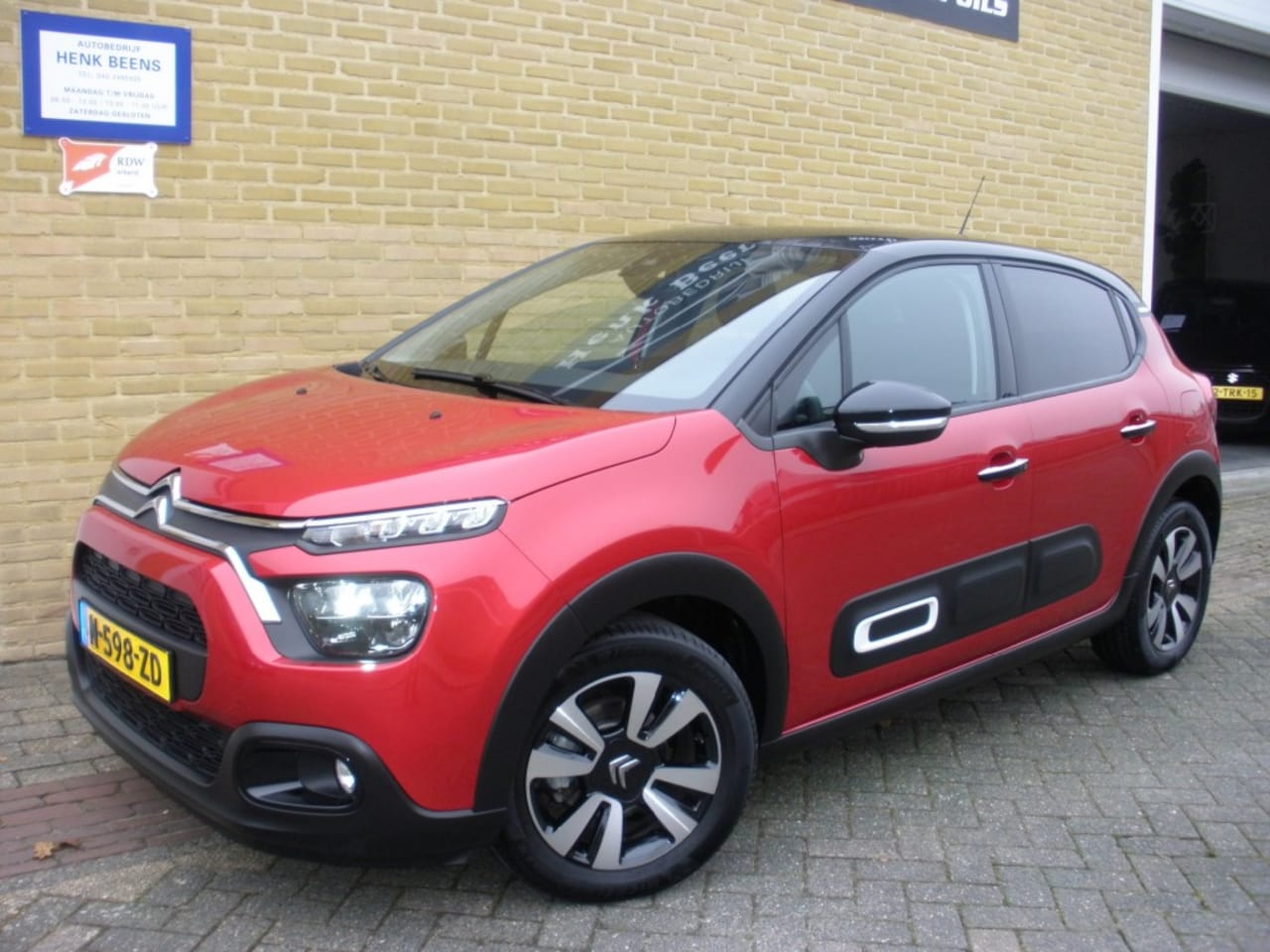 Citroën C3 - 1.2i Automaat Saint James Navi/Camera/PDC/Airco/Apple Carplay! - AutoWereld.nl