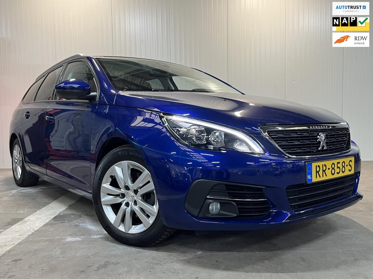 Peugeot 308 SW - 1.2 110PK Executive Pano dak Trekhaak Carplay - AutoWereld.nl