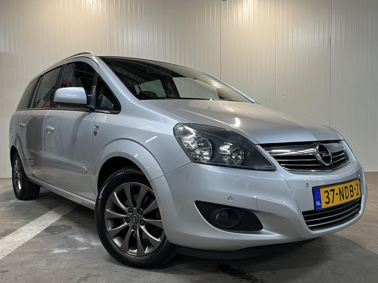 Opel Zafira - 1.8 111 Years Edition 7-pers Trekhaak Navigatie - AutoWereld.nl