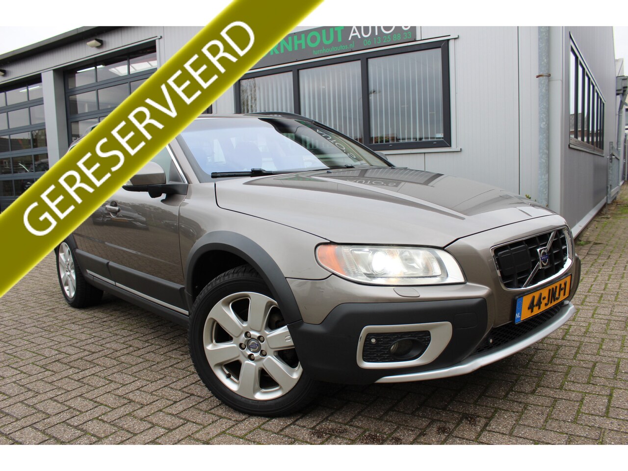 Volvo XC70 - 3.2 Summum YOUNGTIMER Schuifdak | Adaptive Cr | Keyless | Blis | PDC - AutoWereld.nl