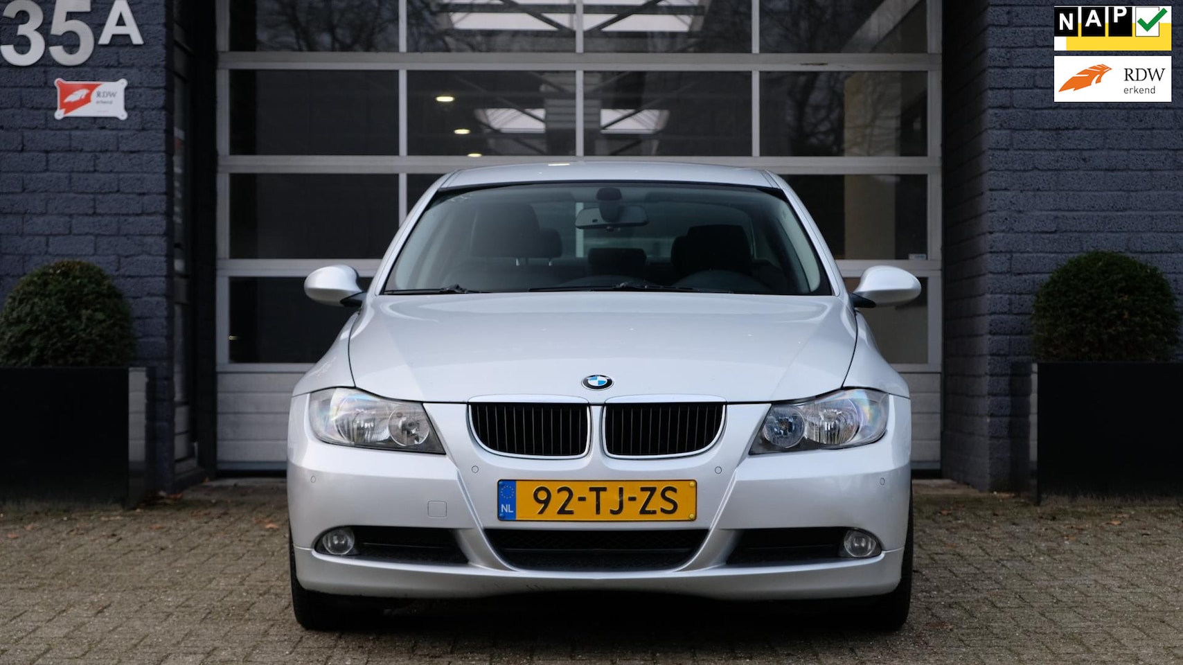 BMW 3-serie - 318i Business Line Cruise|Leder|Navi - AutoWereld.nl