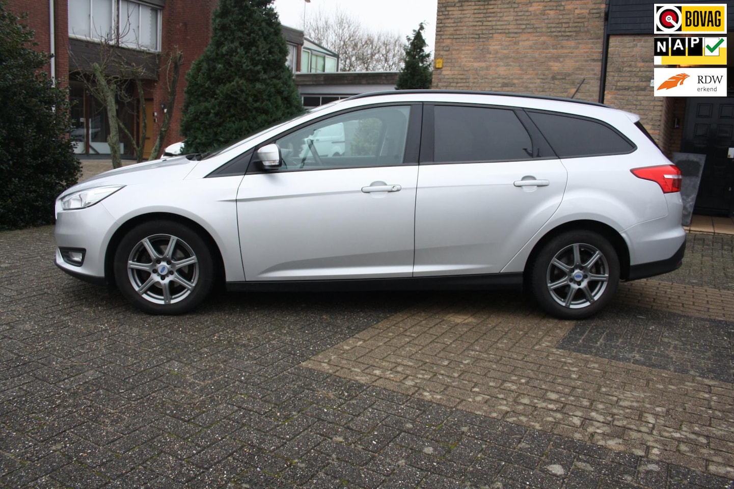 Ford Focus Wagon - 1.0/125PK Lease Edition navigatie, Airco, Cruise control, Lichtmetalen Velgen, Import - AutoWereld.nl