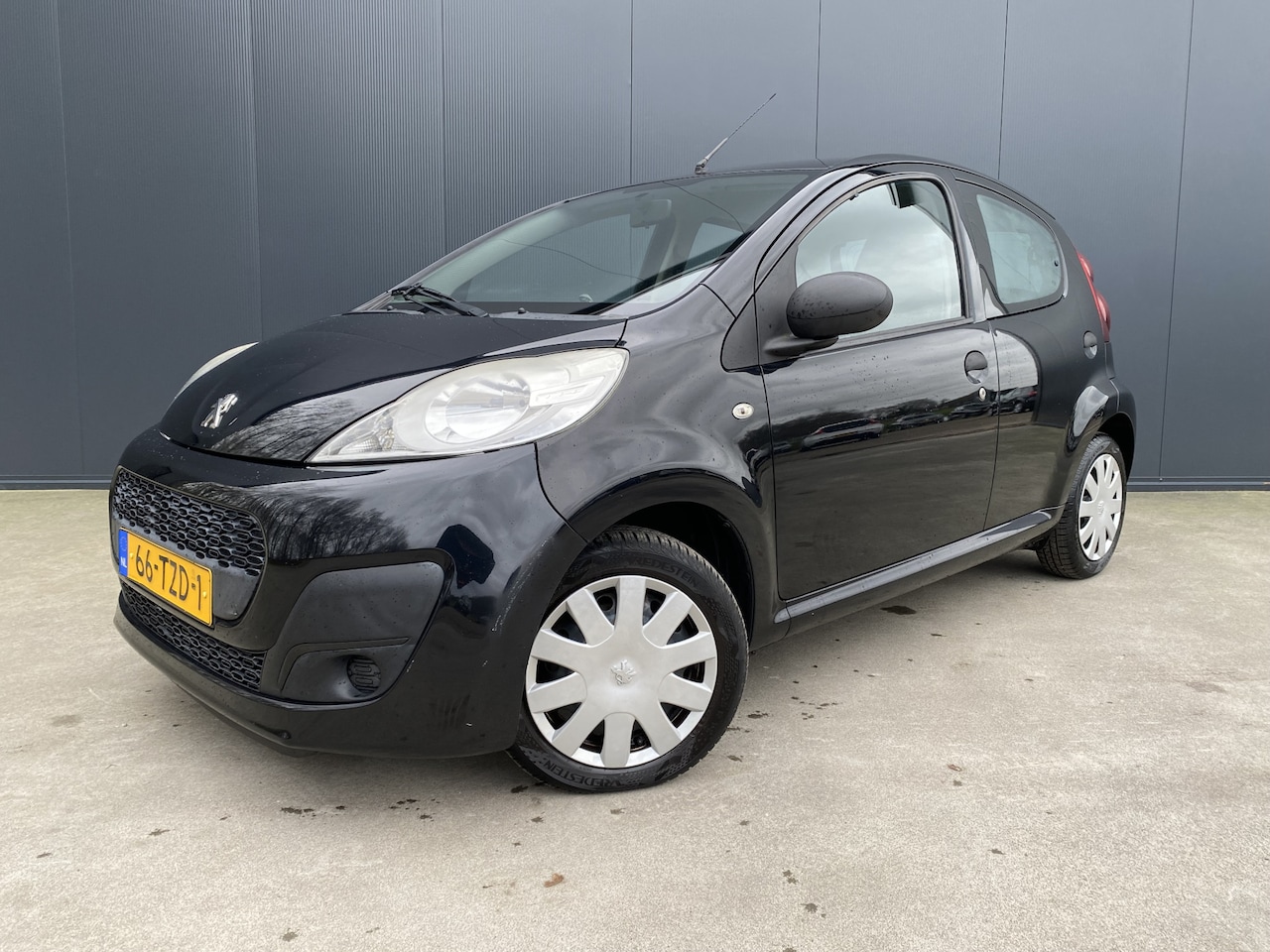 Peugeot 107 - 1.0 Access Accent AIRCO 5 DEURS - AutoWereld.nl