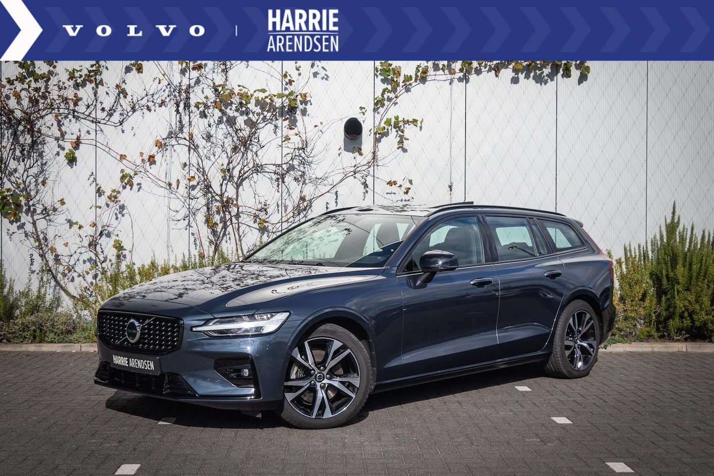 Volvo V60 - B3 Aut.7 Plus Dark | Trekhaak | Adaptieve Cruise Control | Panoramadak | 360 Graden camera - AutoWereld.nl