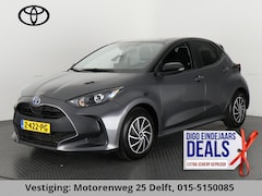 Toyota Yaris - 1.5 HYBRID BI-TONE AUTOMAAT NAVIGATIE *GARANTIE TOT 7-2032* Camera. Bluetooth. All Season