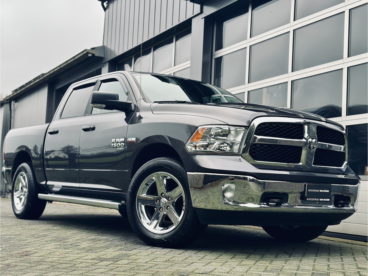 Dodge Ram 1500 - 5.7 V8 | 4x4 | Crew Cab 5'7 | Open dak | Huif | Sidebars | Camera | Nette Staat | 1e Eigen - AutoWereld.nl