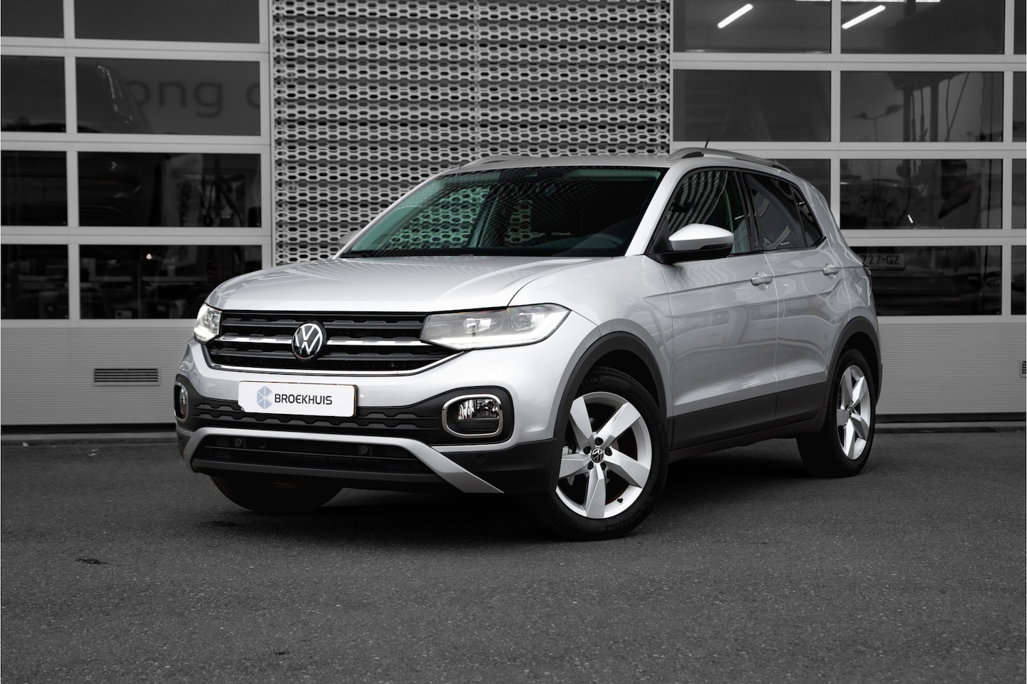 Volkswagen T-Cross - 1.0 TSI Style 110pk DSG | Automaat | Camera | Stoelverwarming | Navigatie - AutoWereld.nl