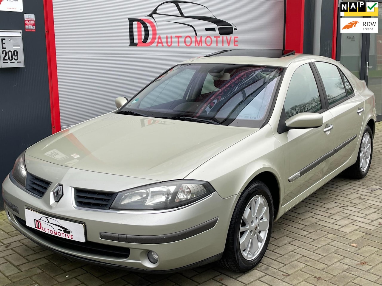 Renault Laguna - 1.9 dCi Tech Line AUT/DAK/TREKHAAK/CRUISE/CLIMA/NAVI - AutoWereld.nl