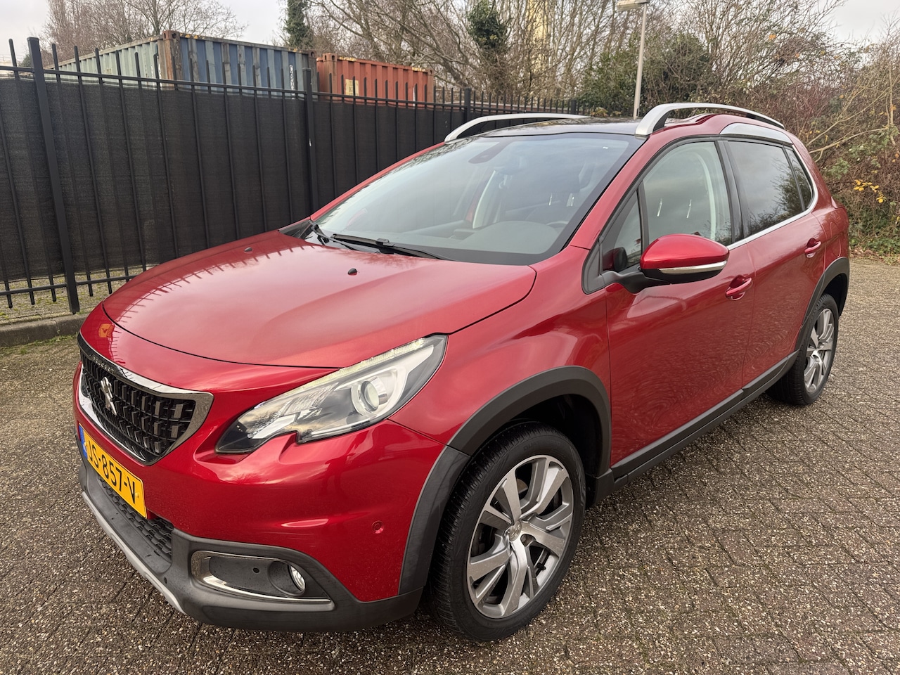 Peugeot 2008 - 1.2 Automaat PureTech Allure Pano/Leer/JBL/Clima/Cruise/Navi/Cam - AutoWereld.nl