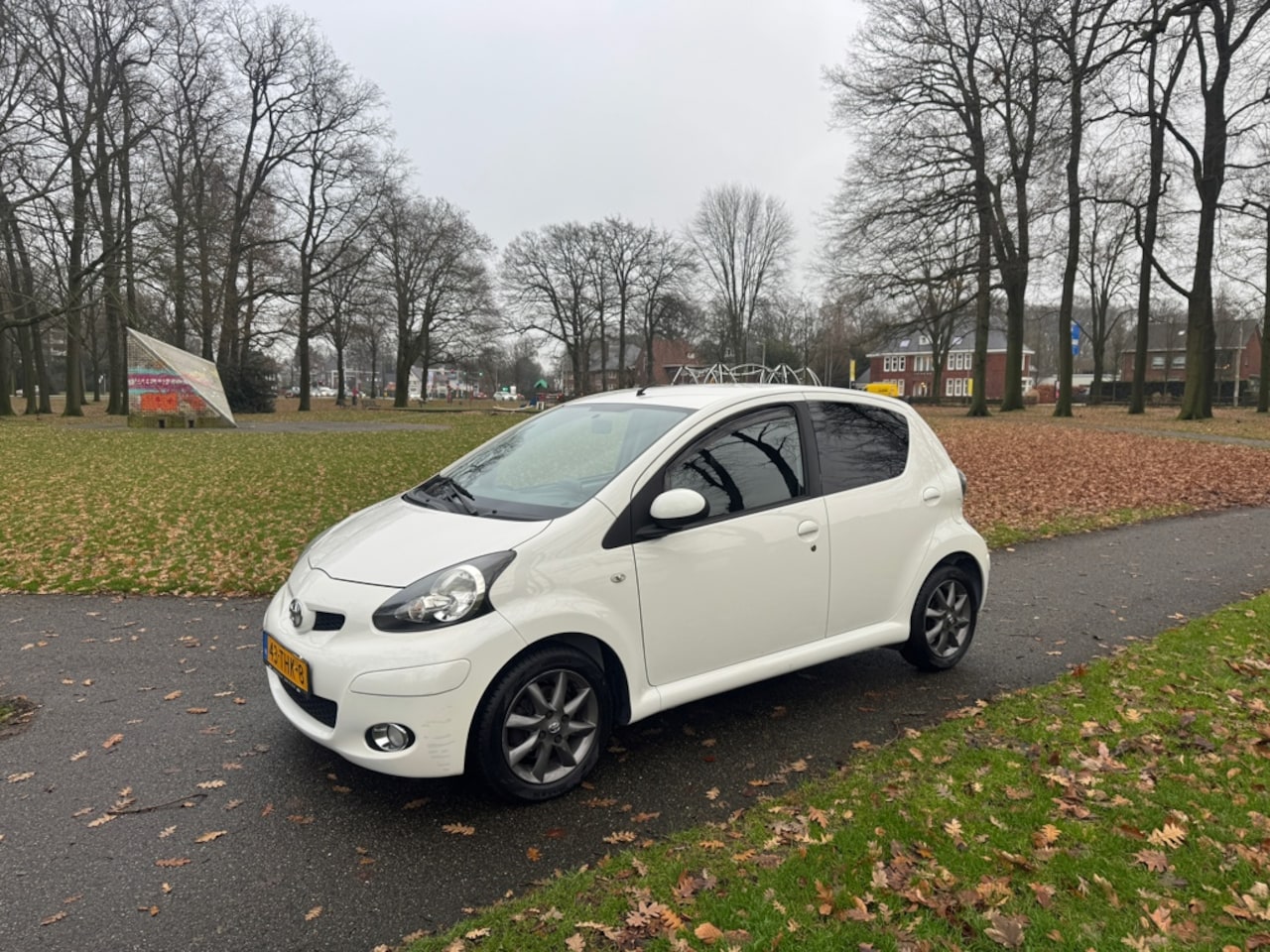 Toyota Aygo - 1.0-12V Dynamic Navigator *NAP* 2012 - AutoWereld.nl