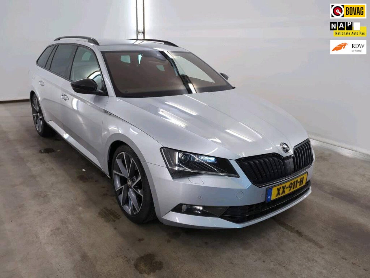 Skoda Superb Combi - 1.5 TSI ACT Sportline Business+Xenon+Alcantara+Vitrual+Navigatie+19"lmv = SUPER PRIJS !! - AutoWereld.nl