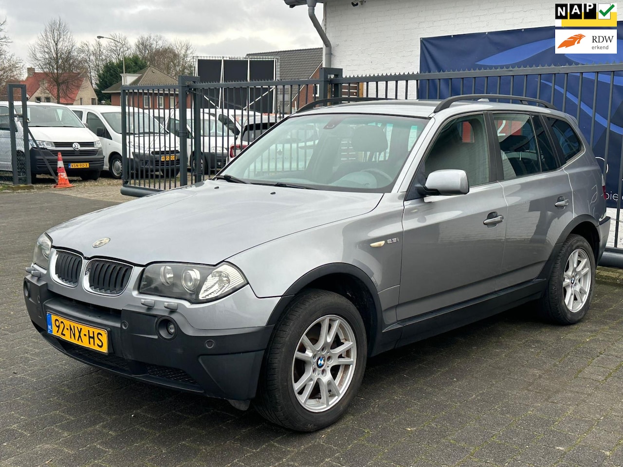 BMW X3 - 2.5i Executive / AIRCO / SENSOREN / TREKHAAK / CRUISE CONTROL - AutoWereld.nl