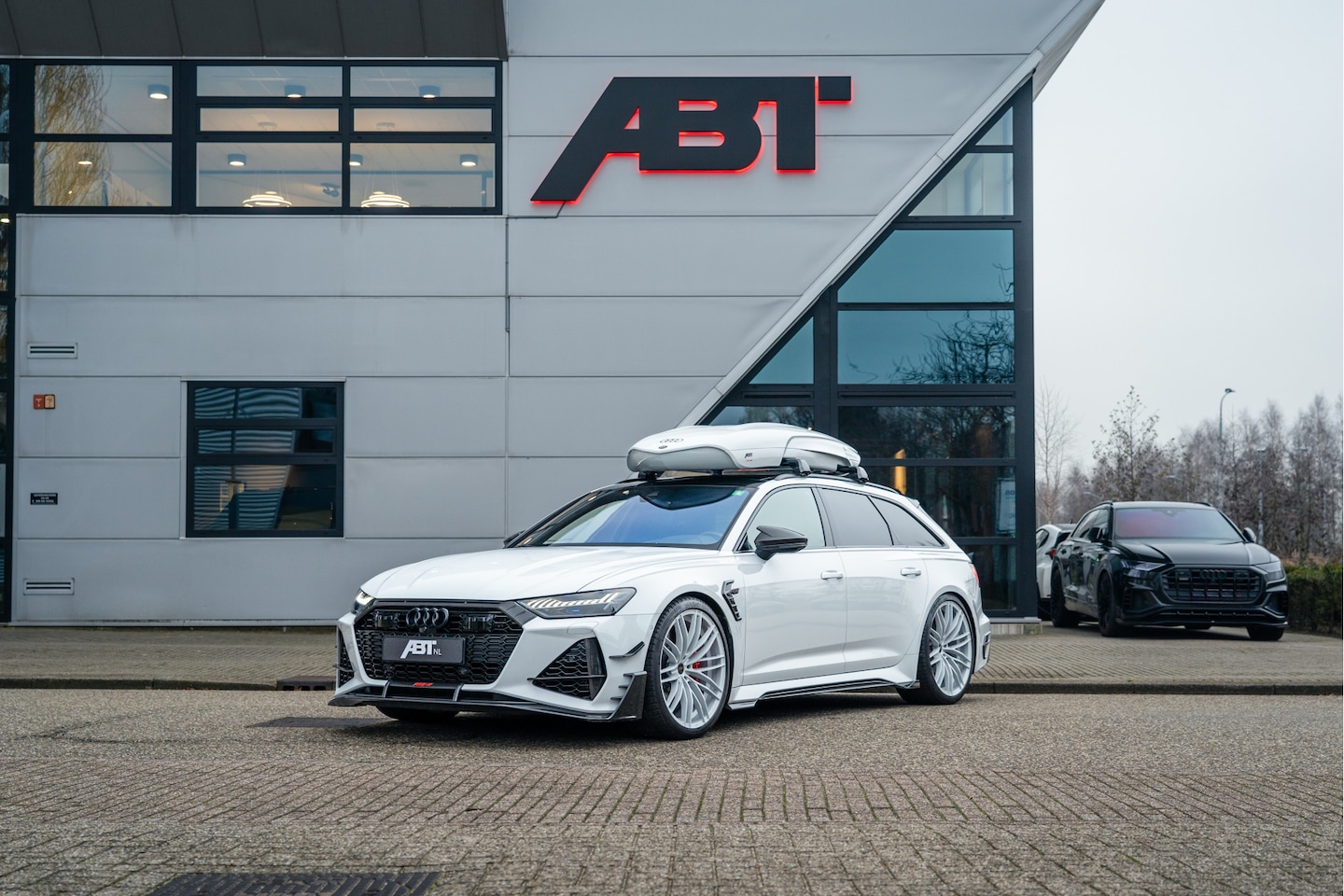 Audi RS6 - ABT RS6-R 1/125 | 740PK | B&O Advanced | Keramische remmen | - AutoWereld.nl