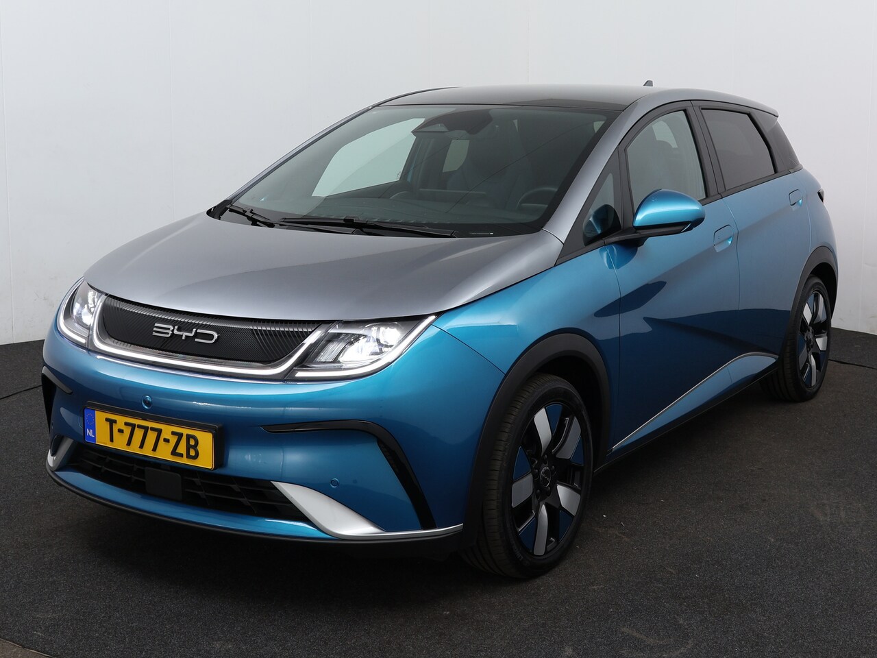 BYD DOLPHIN - Design 60 kWh | 427 KM WLTP | Panoramadak | V2L | 17" LMV | - AutoWereld.nl