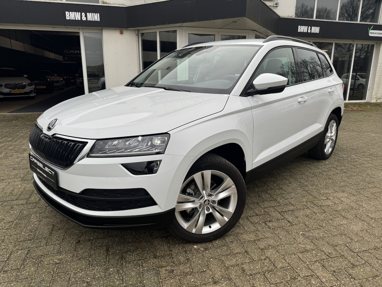 Skoda Karoq - 1.5 TSI ACT Style Camera, Sportstoelen, verwarmd stuur, ACC, TREKH, Apple/Android Carplay - AutoWereld.nl