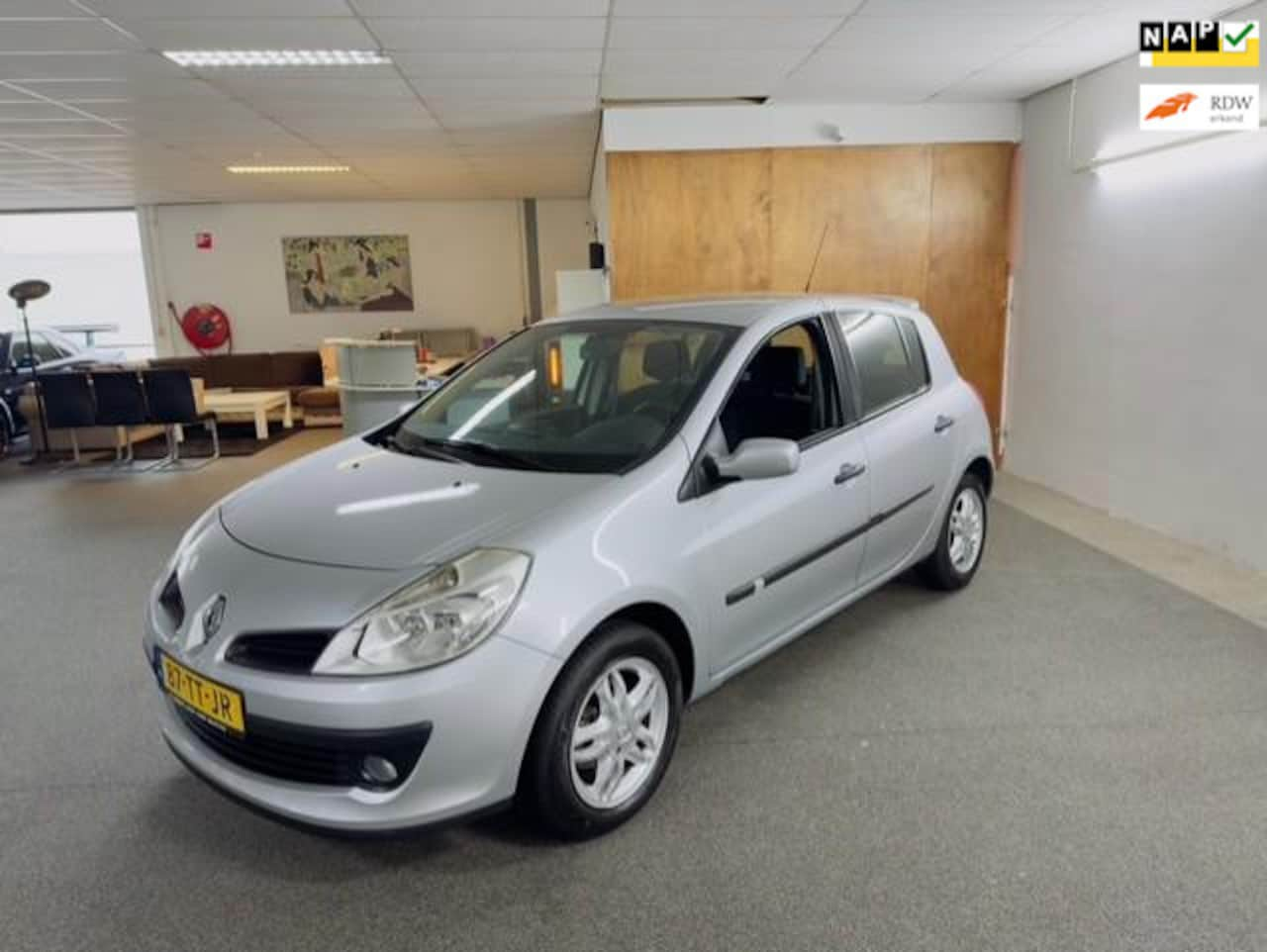 Renault Clio - 1.4-16V Dynamique Apk Nieuw,Airco,Cruise control,N.A.P,Lm velgen,5Deurs,2 sleutels,Topstaa - AutoWereld.nl