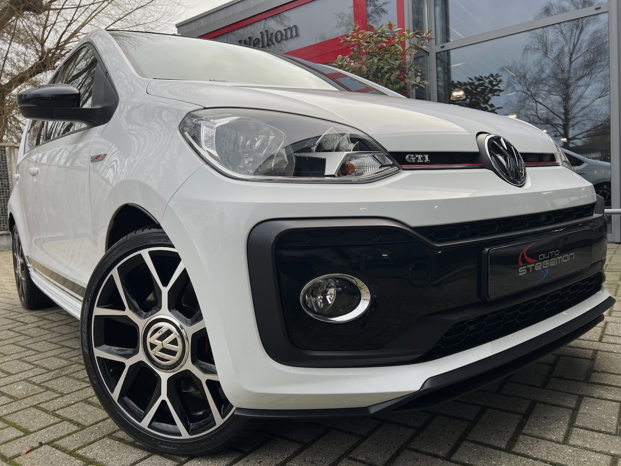 Volkswagen Up! - 1.0 TSI 116PK *!* GTI *!* NAVI/ CRUISE/ 17 INCH/ PDC/ PRIVACY GLAS *!* - AutoWereld.nl