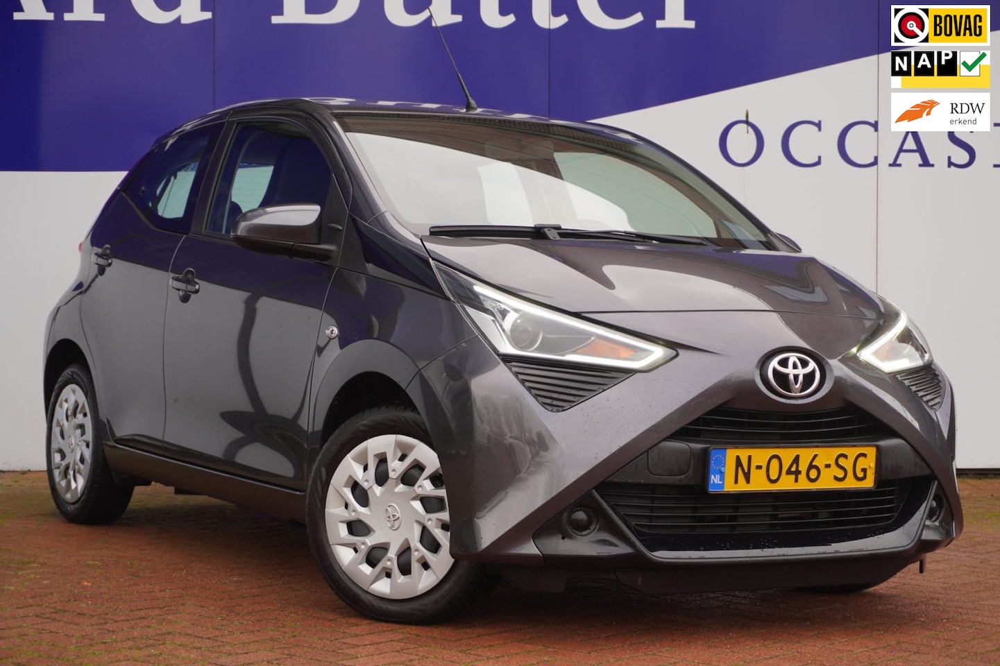 Toyota Aygo - 1.0 VVT-i x-play limited / Apple-CarPlay / Airco / Camera / = DECEMBER 2021 ! - AutoWereld.nl