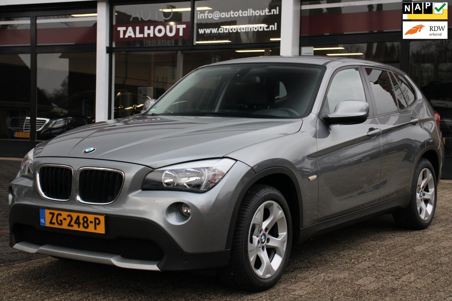 BMW X1 - SDrive18i Executive - Automaat - Trekhaak - Navigatie - AutoWereld.nl