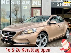 Volvo V40 - 1.6 T3 Momentum 6-Bak, 80Dkm, PDC, Clima, Cruise, NIEUWSTAAT