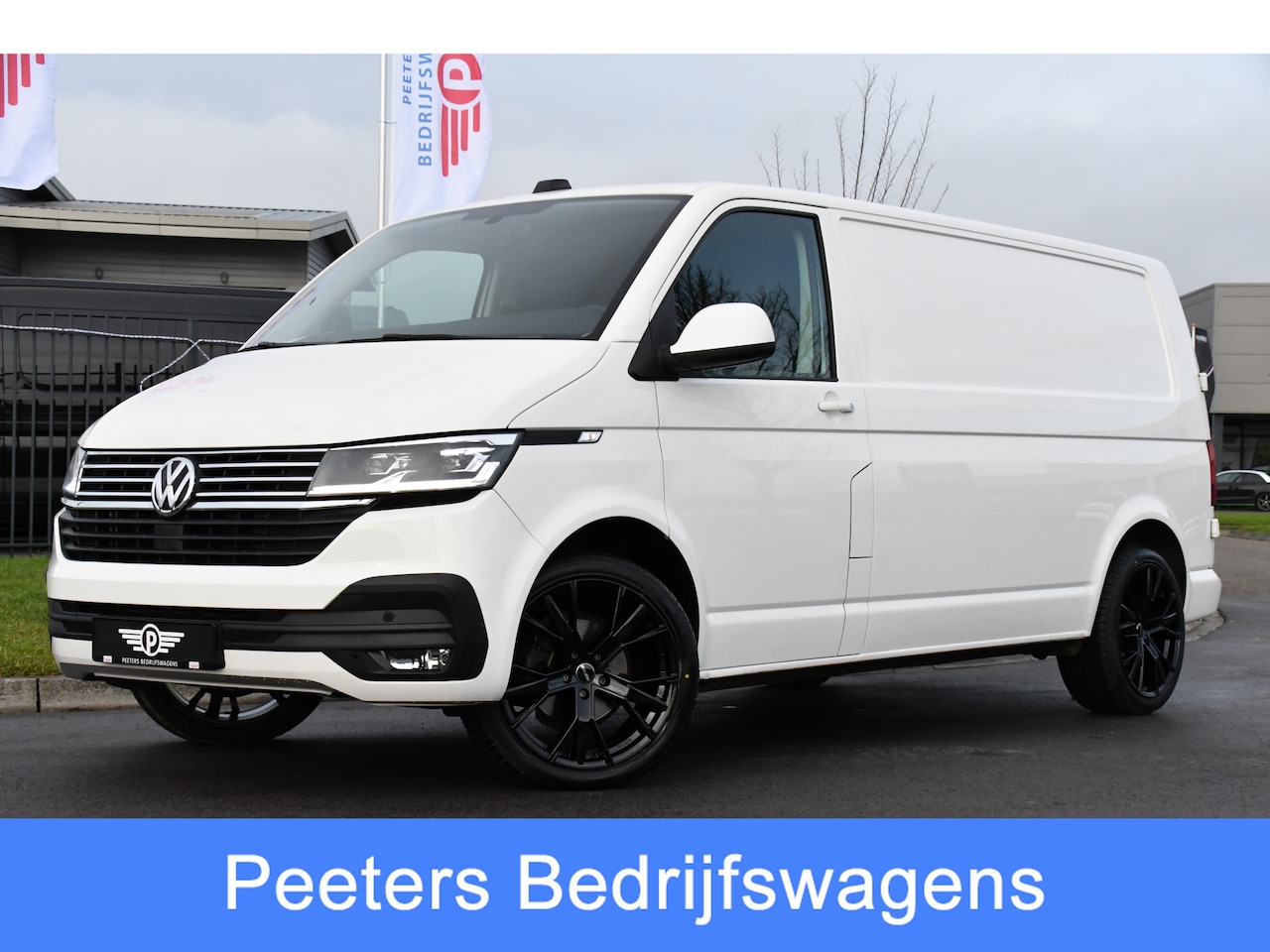 Volkswagen Transporter - 2.0 TDI L2H1 30 PB Edition Highline - AutoWereld.nl