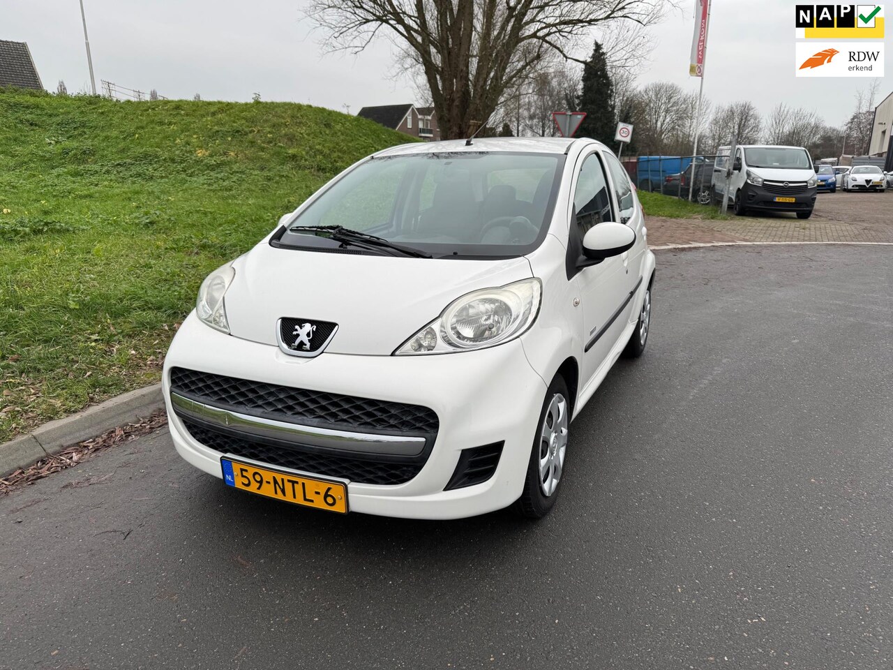 Peugeot 107 - 1.0-12V Millesim 200 5drs Airco 1e eigenaar grote beurt gehad - AutoWereld.nl