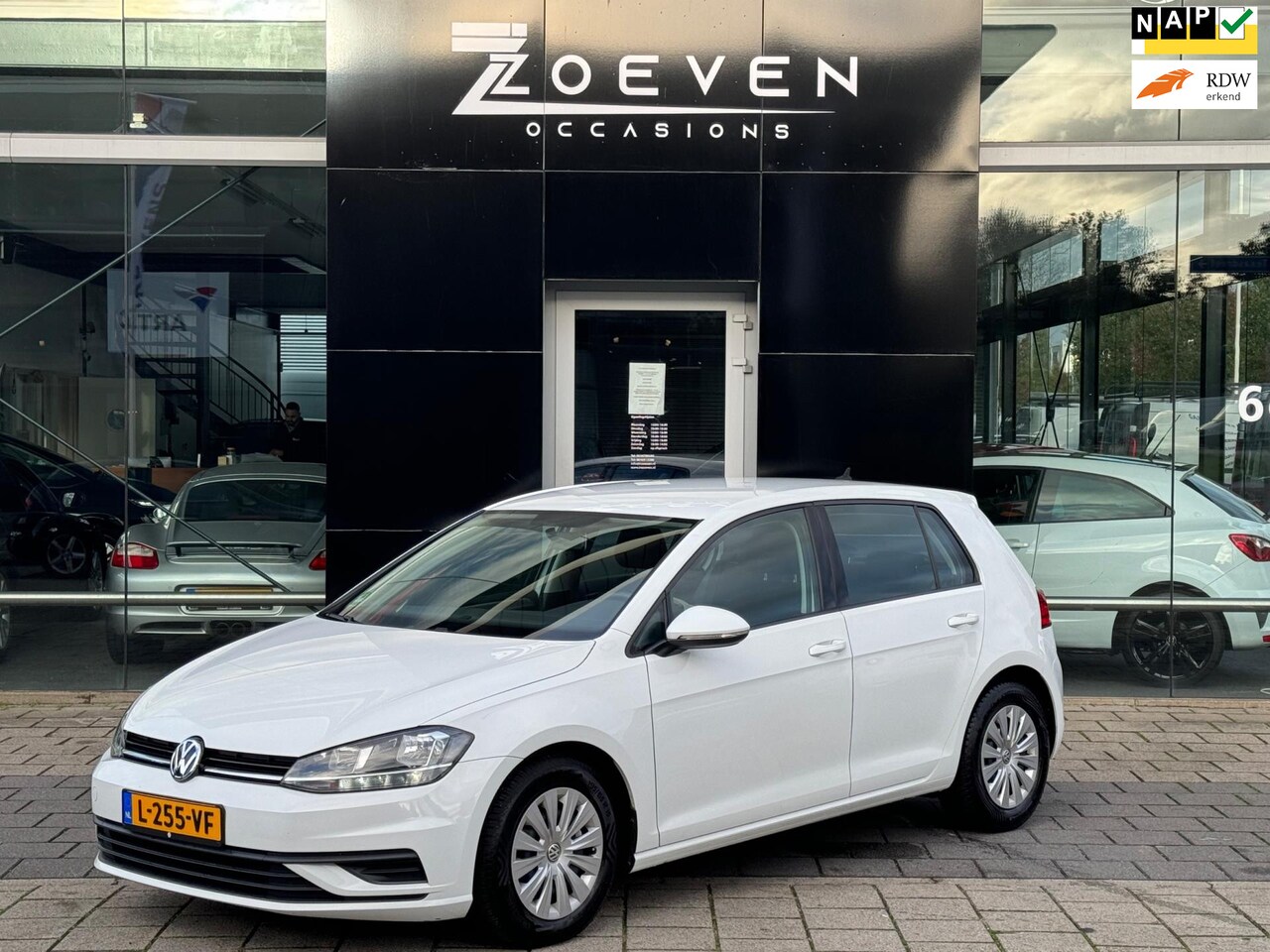 Volkswagen Golf - 1.0 TSI Trendline 1.0 TSI Trendline - AutoWereld.nl