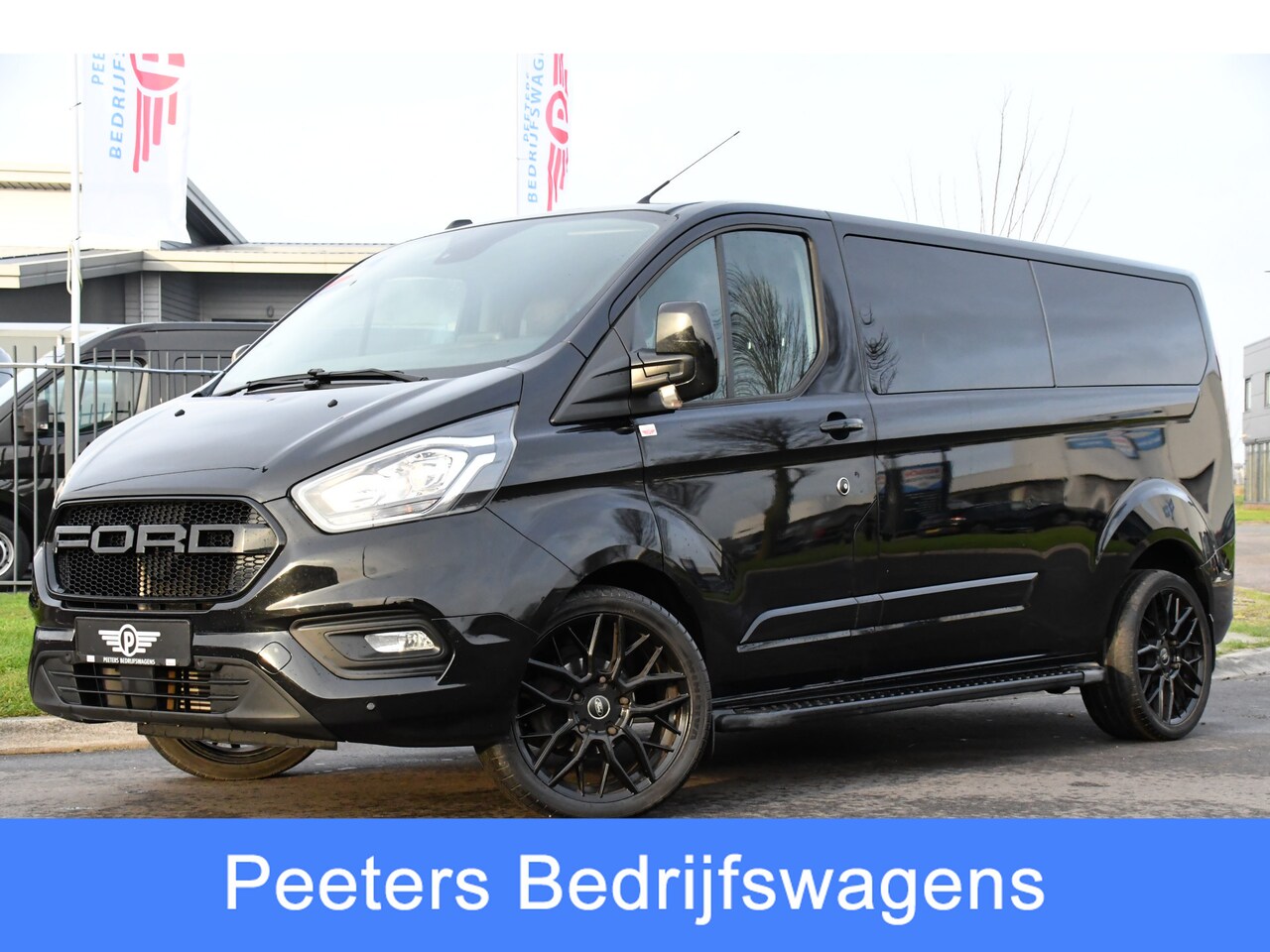 Ford Transit Custom - 300 2.0 TDCI L2H1 Limited DC Black Edition Cruise, Carplay, 130PK, Trekhaak, Sensoren, 6 Z - AutoWereld.nl