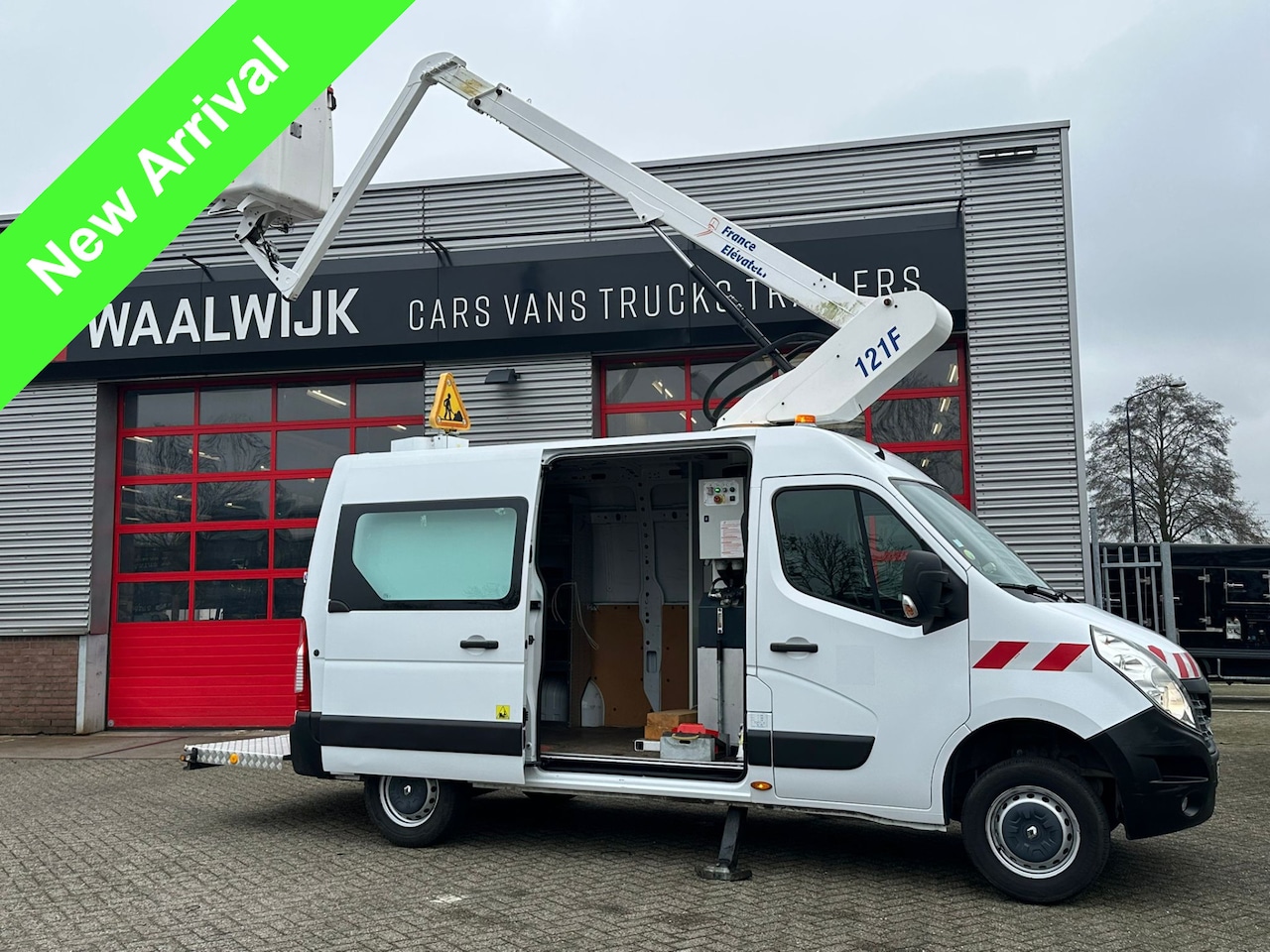 Renault Master - Hoogwerker France Elevateur Unieke KM stand 17.058!!, 276 draaiuren APK 02-09-2026 - AutoWereld.nl