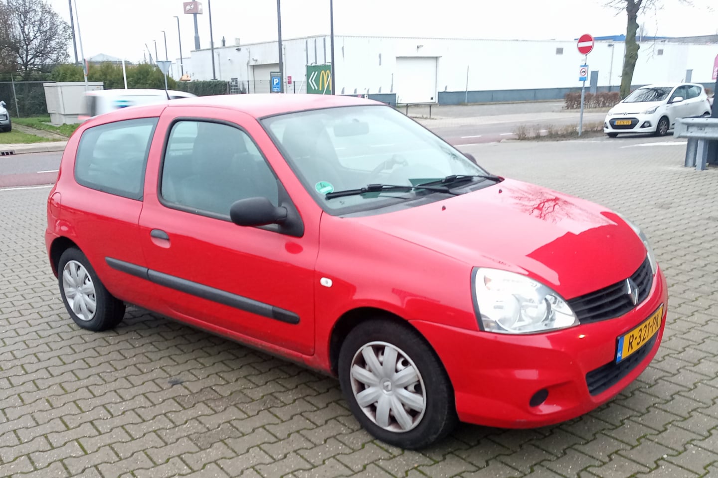 Renault Clio - 1.2 Authentique Campus - AutoWereld.nl