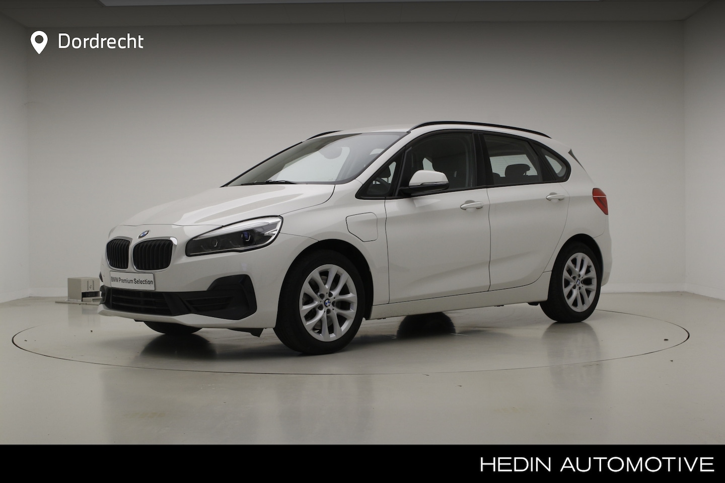 BMW 2-serie Active Tourer - 225xe | Camera | Stoelverwarming | LED | Navi | Hybride - AutoWereld.nl