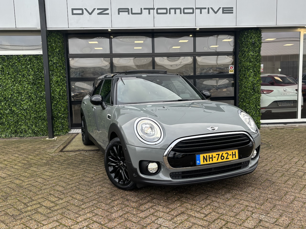 MINI Clubman - Mini 1.5 Cooper Serious Business | Pano | HUD | ACC | H&K Sound - AutoWereld.nl