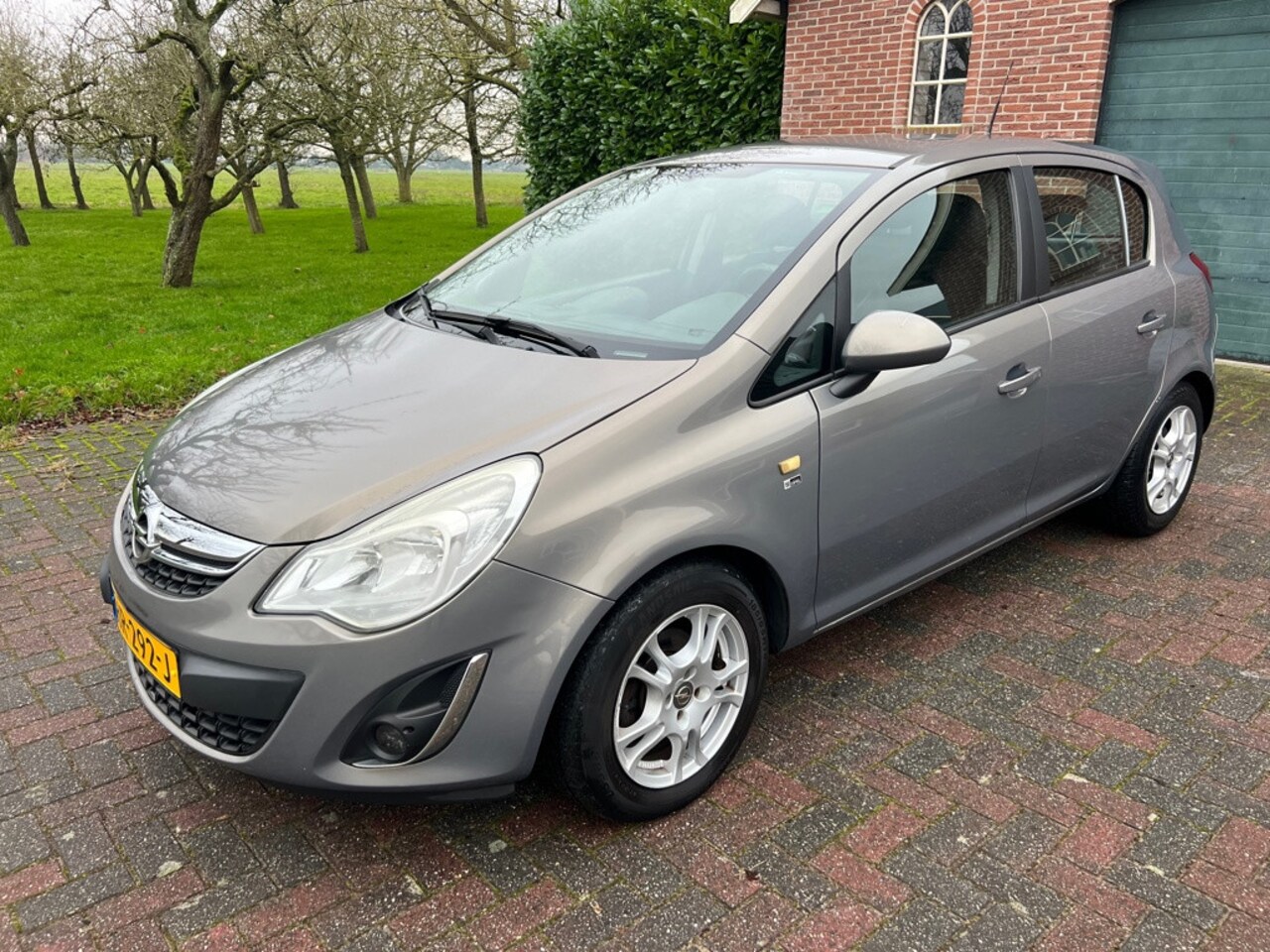 Opel Corsa - 1.2-16V Airco Automaat Cruise Control Aux Leer - AutoWereld.nl