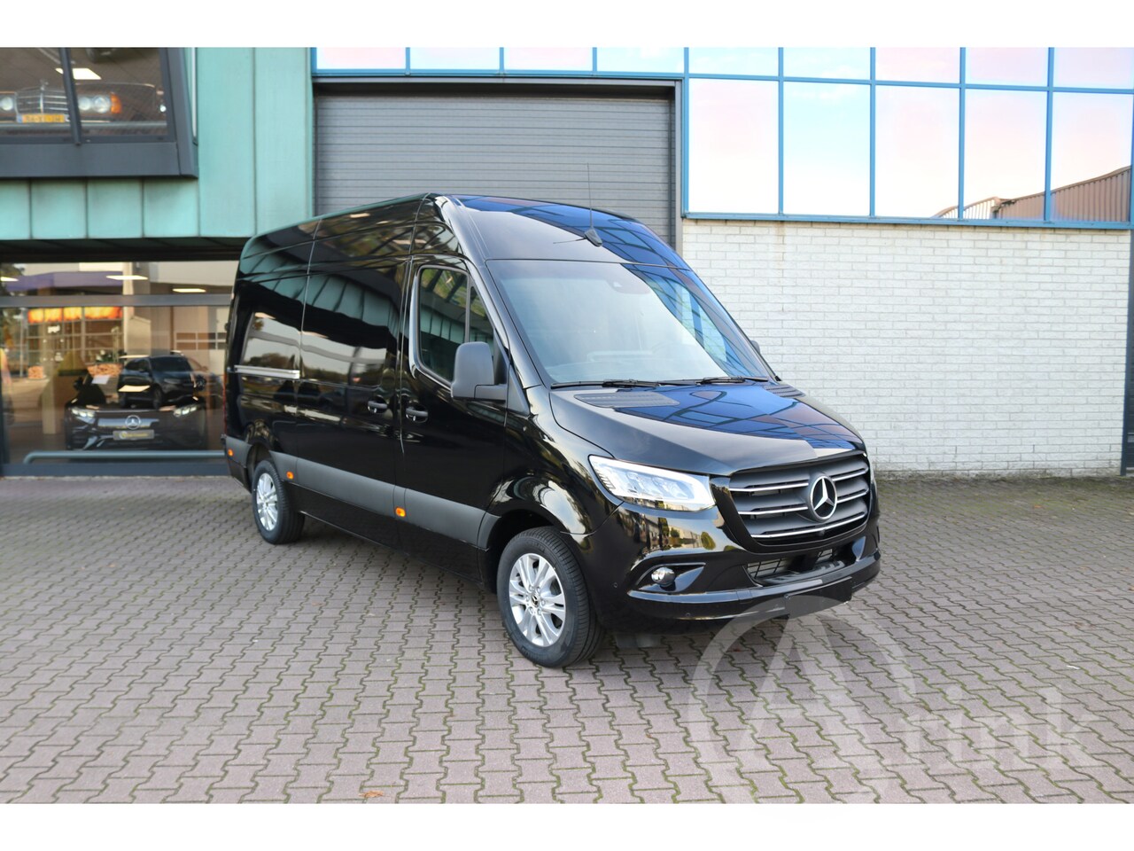 Mercedes-Benz Sprinter - 319 CDI L2H2 9G-TRONIC LED MBUX10 360gr CAMERA DISTRONIC ALARM KL3 PDC 3.5T AHW COMPLEET - AutoWereld.nl