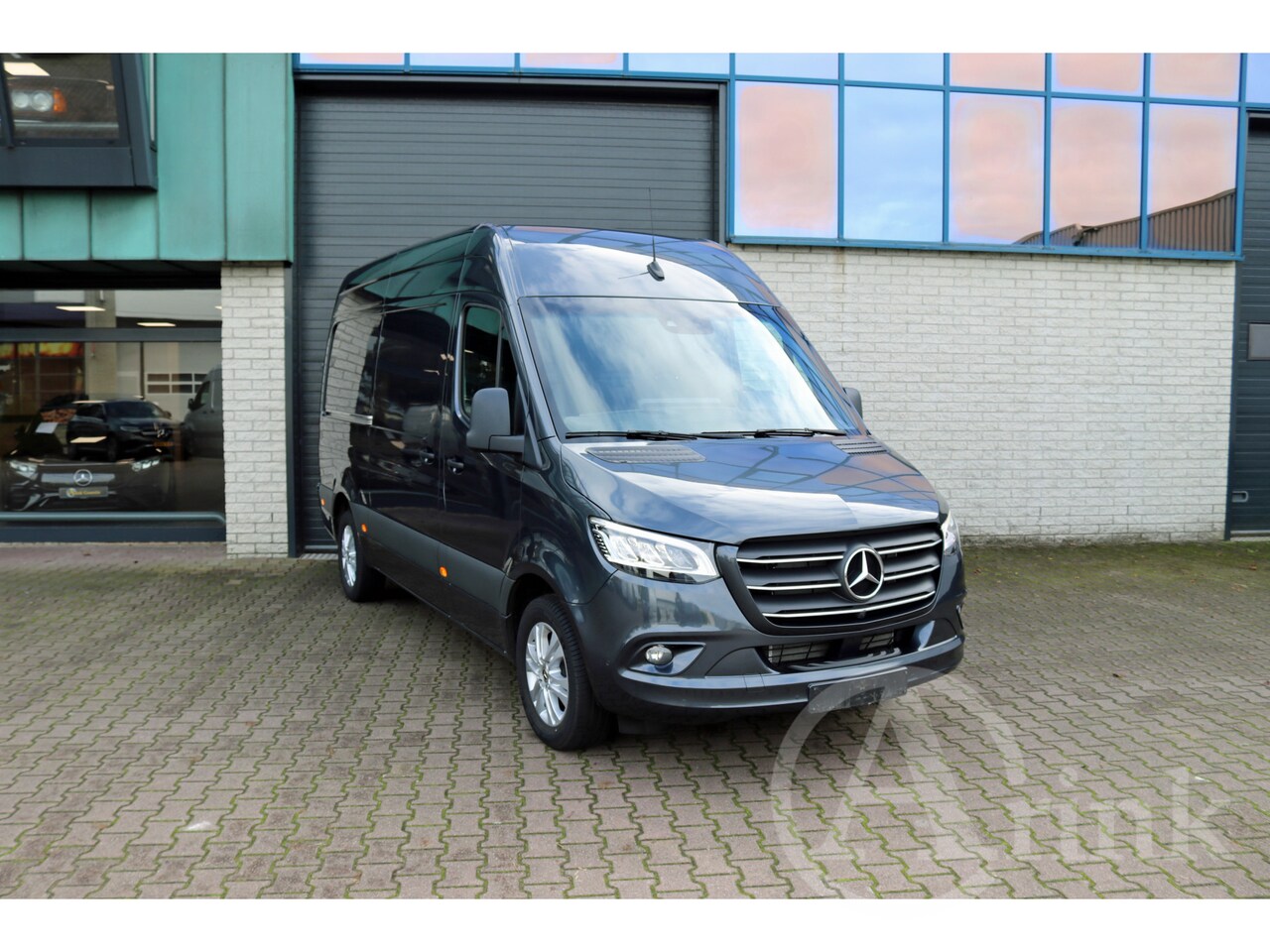 Mercedes-Benz Sprinter - 319 CDI L2H2 9G-TRONIC LED MBUX10 360gr CAMERA DISTRONIC ALARM KL3 PDC 3.5T AHW COMPLEET - AutoWereld.nl