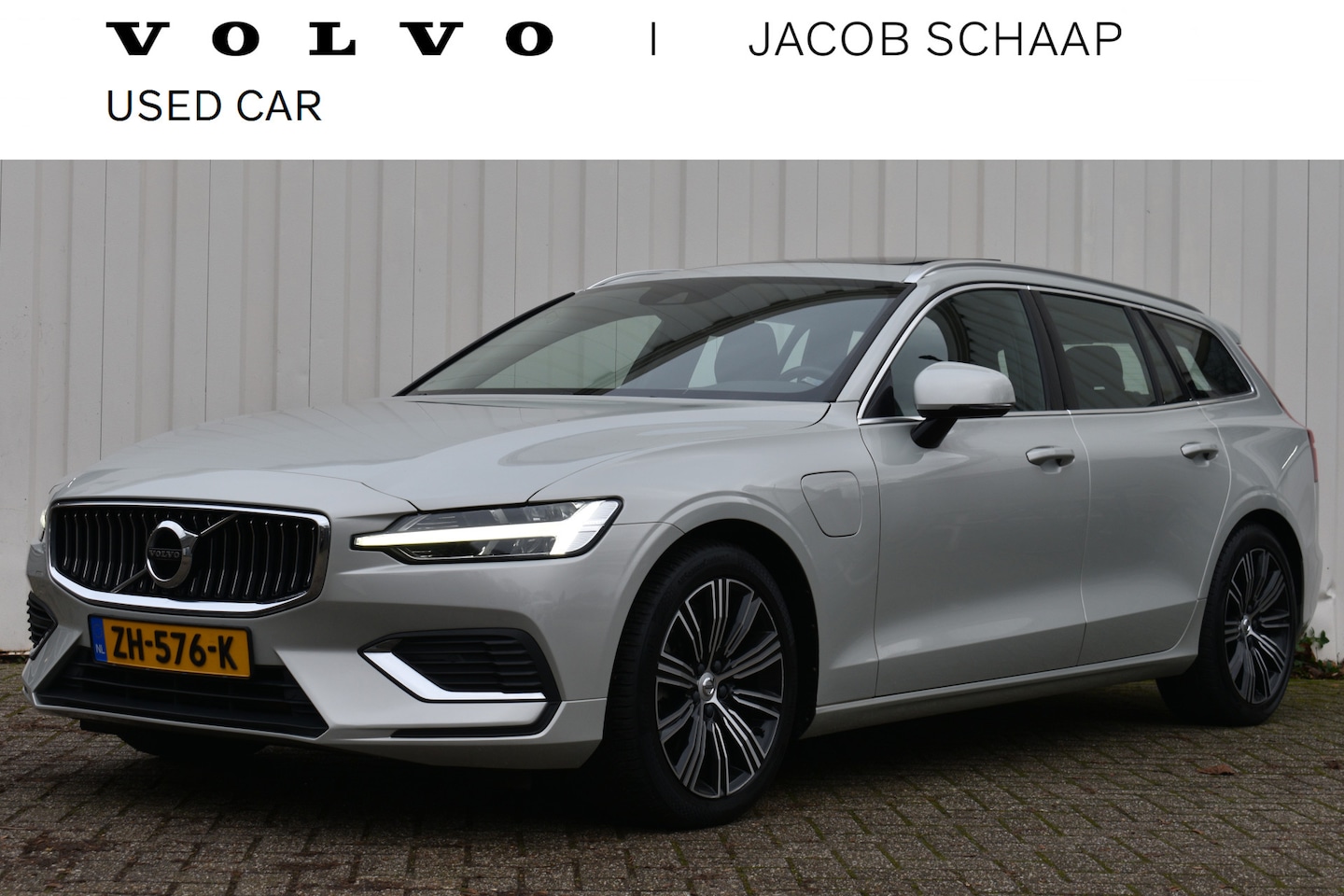 Volvo V60 - 2.0 T8 Twin Engine AWD Inscription | Trekhaak | Pano dak | Stoelverwarming | Dealer onderh - AutoWereld.nl