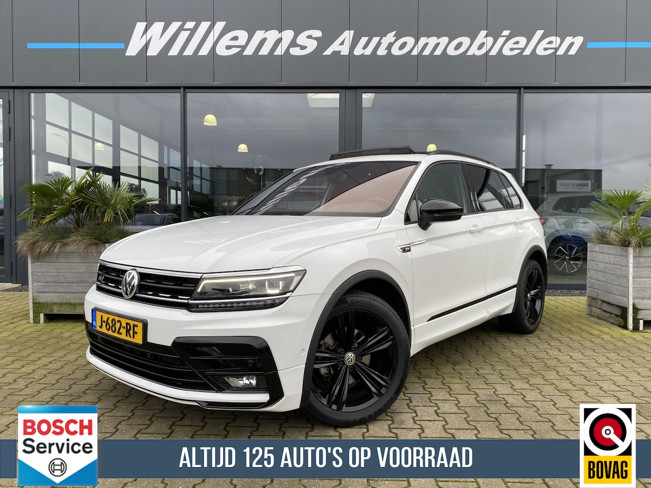 Volkswagen Tiguan - 1.5 TSI ACT Highline Business R Black Style Panoramadak , App Connect - AutoWereld.nl