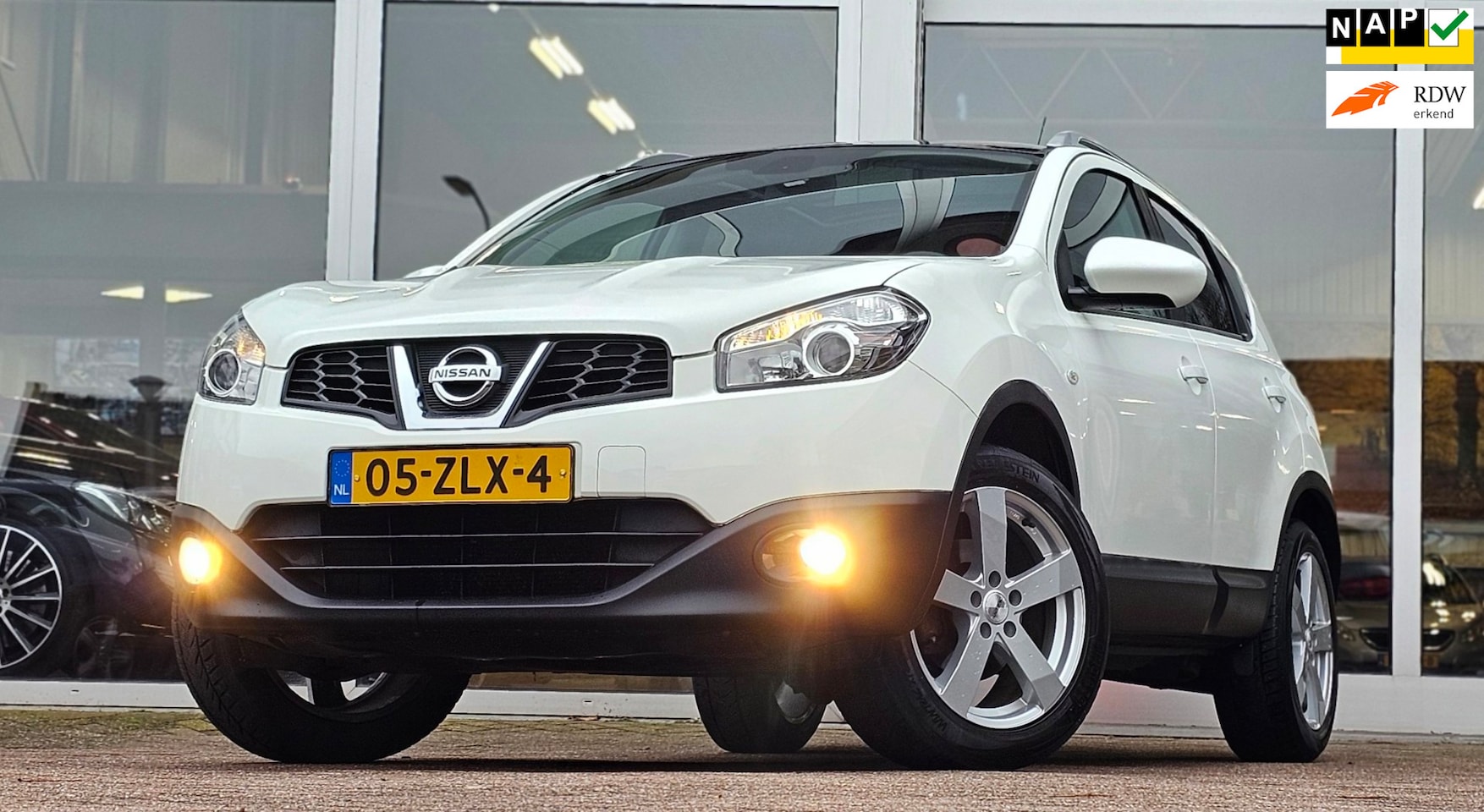 Nissan Qashqai - 1.6i 16V Connect Edition Trekhaak Pano Camera 18"LM velgen Mooi! - AutoWereld.nl