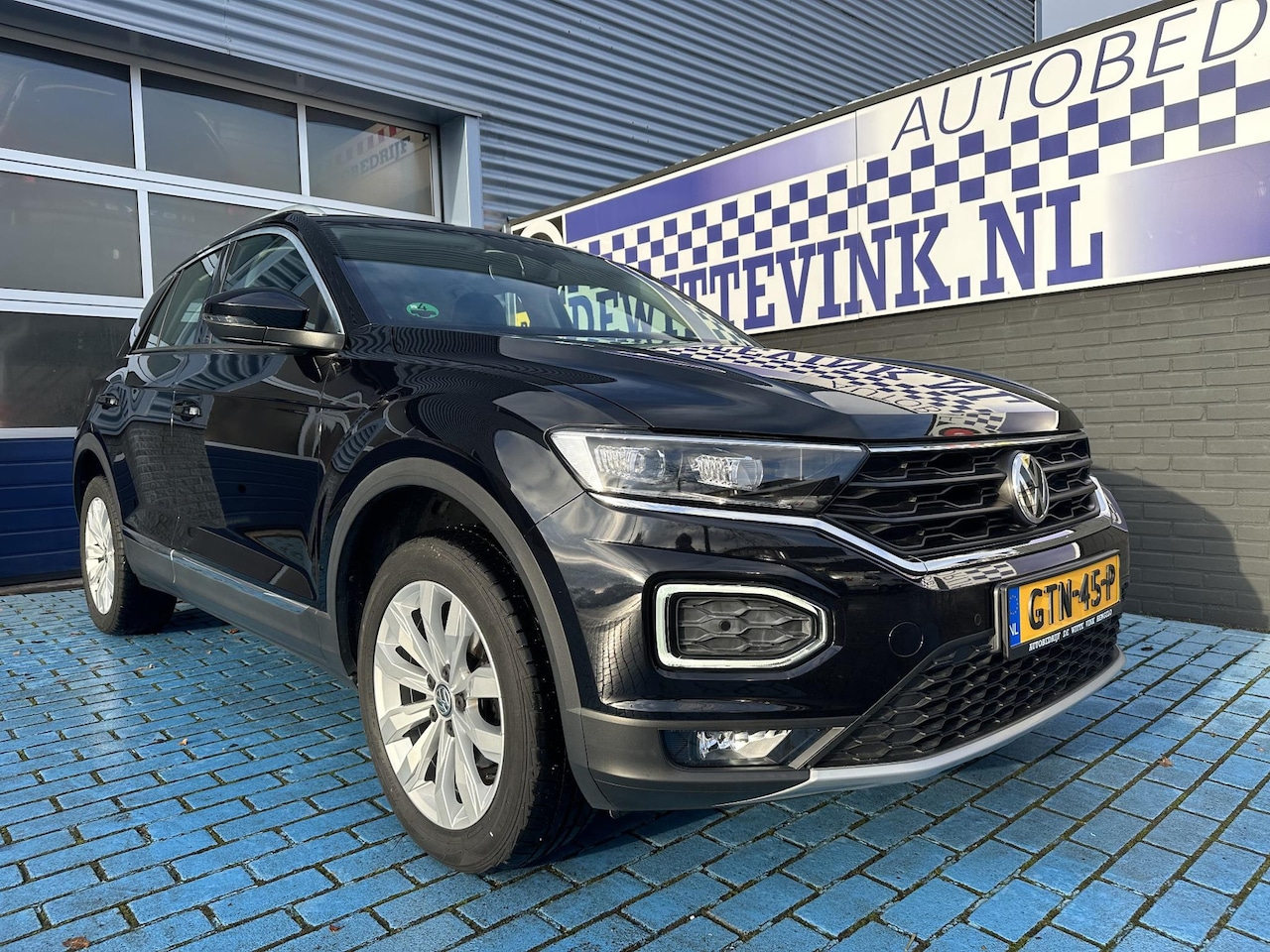 Volkswagen T-Roc - 1.5 TSI Sport ADAP CRUISE TREKH P-CAM VIRTL. APPLE - AutoWereld.nl