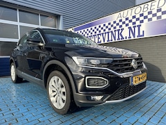 Volkswagen T-Roc - 1.5 TSI Sport ADAP CRUISE TREKH P-CAM VIRTL. APPLE