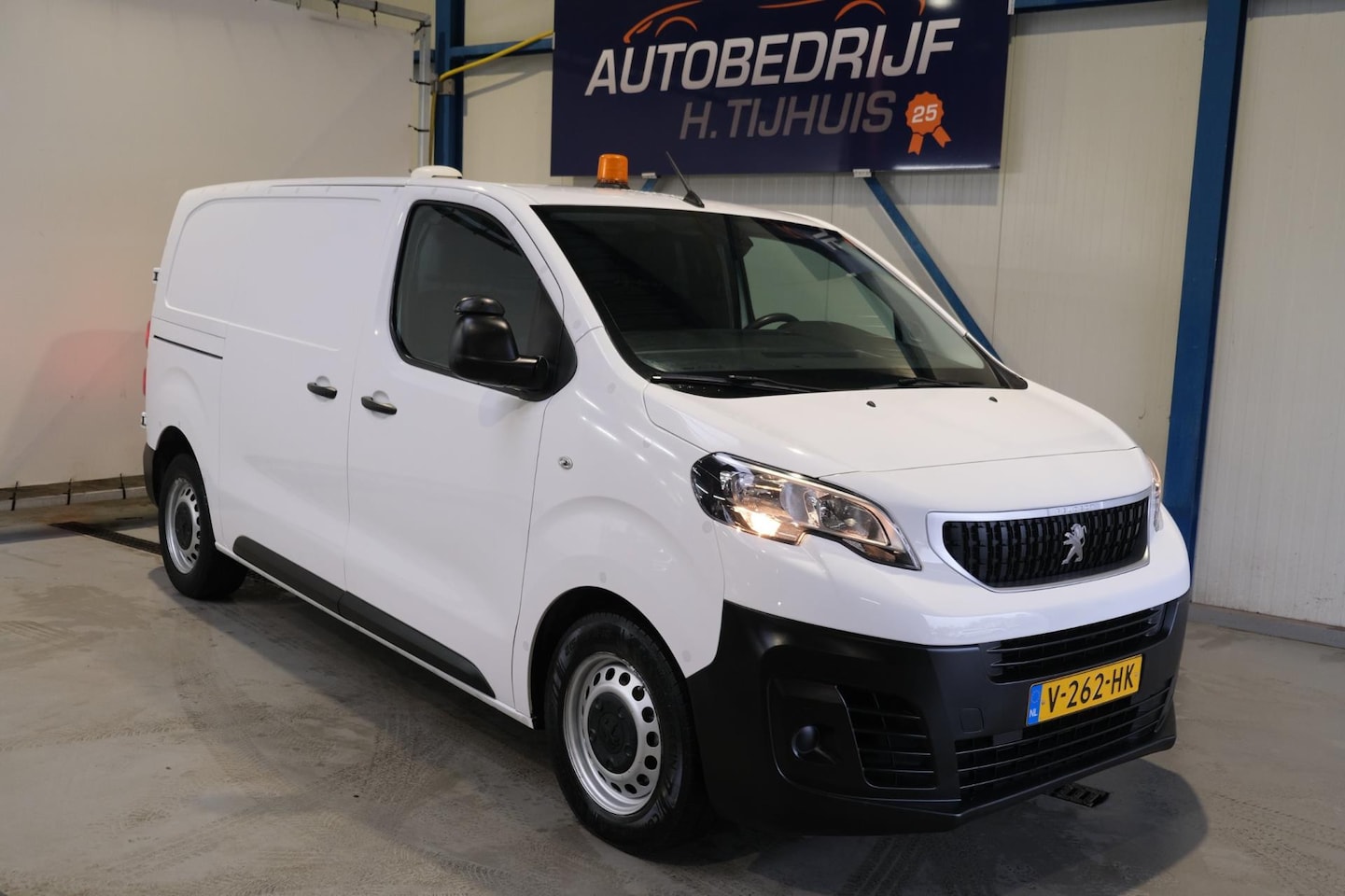 Peugeot Expert - 231S 2.0 BlueHDI 120 Premium - N.A.P. Airco, Cruise, PDC, Trekhaak. - AutoWereld.nl