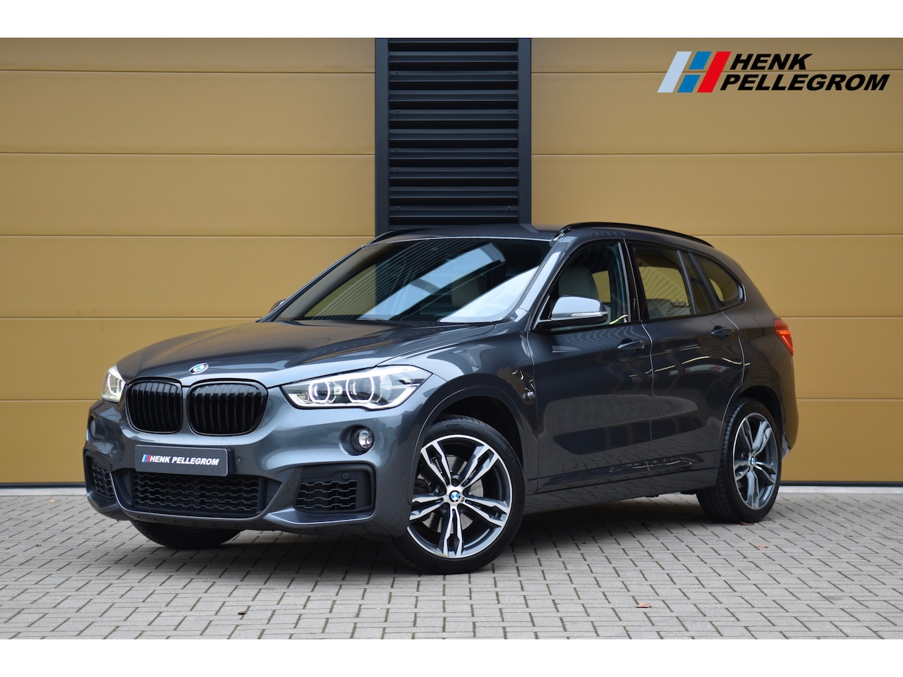 BMW X1 - sDrive20i High Executive * M Sportpakket * Achteruitrijcamera * Head-up * HIFI * DAB * LED - AutoWereld.nl