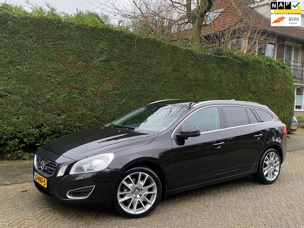 Volvo V60 - 2.0T RIJDT GOED/LINE-BOTS ASSIST/CAMERA/XENON/LEER - AutoWereld.nl