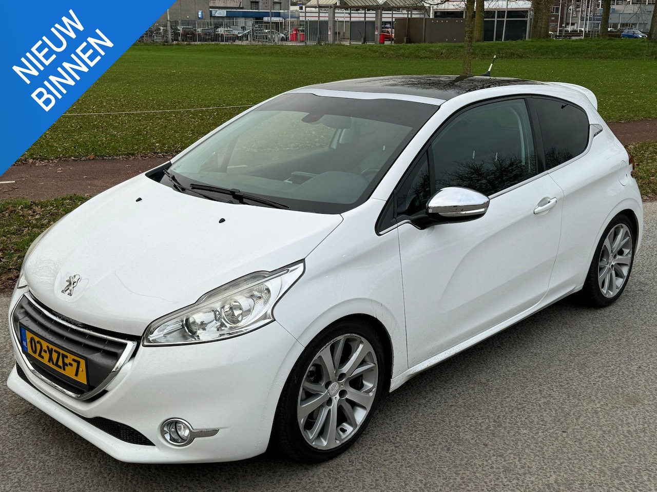 Peugeot 208 - 1.6 THP Allure PANO/NAVI/PDC - AutoWereld.nl