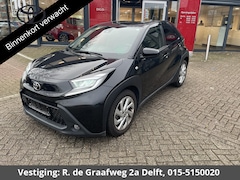 Toyota Aygo X - 1.0 VVT-i MT first | Stoelverwarming | Camera | Lichtmetalen velgen