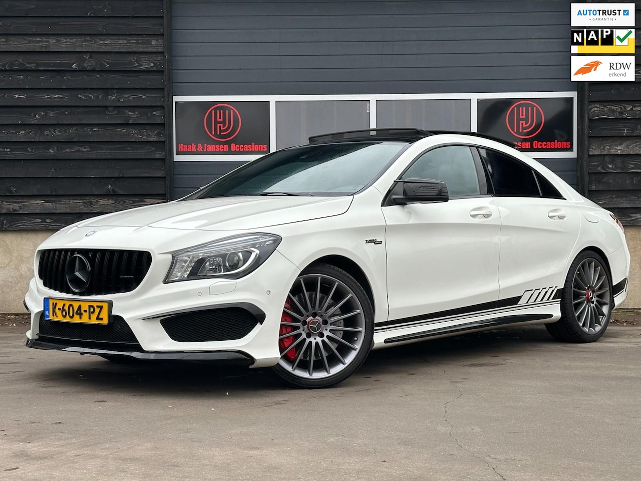 Mercedes-Benz CLA-Klasse - AMG 45 4MATIC 360PK Pano Leder - AutoWereld.nl